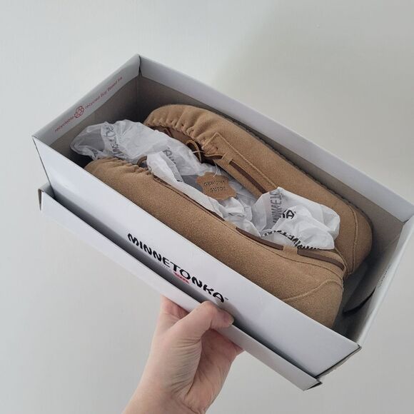 Minnetonka Women's Tan Moccasins Allie Junior Trapper Suede 8m NIB - Picture 8 of 8